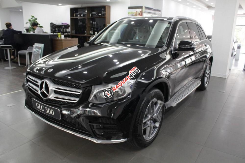 Bán xe Mercedes GLC 300 4Matic năm 2018, màu đen-0