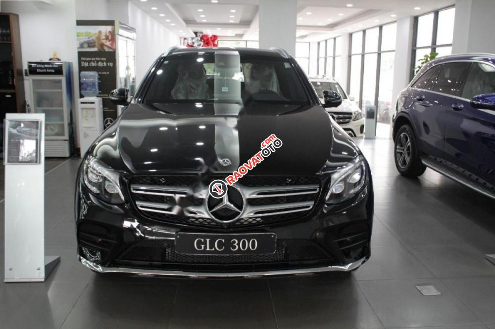 Bán xe Mercedes GLC 300 4Matic năm 2018, màu đen-1