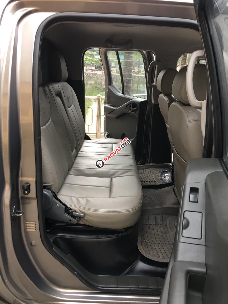 Bán Nissan LE sản xuất năm 2014, giá 405tr dầu 2 cầu-8