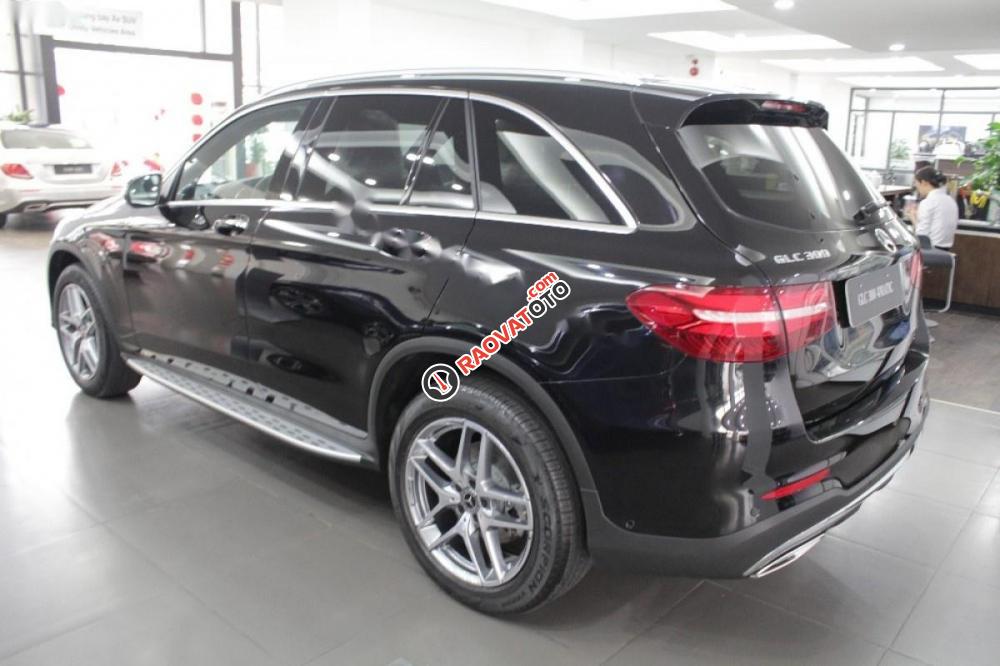 Bán xe Mercedes GLC 300 4Matic năm 2018, màu đen-2