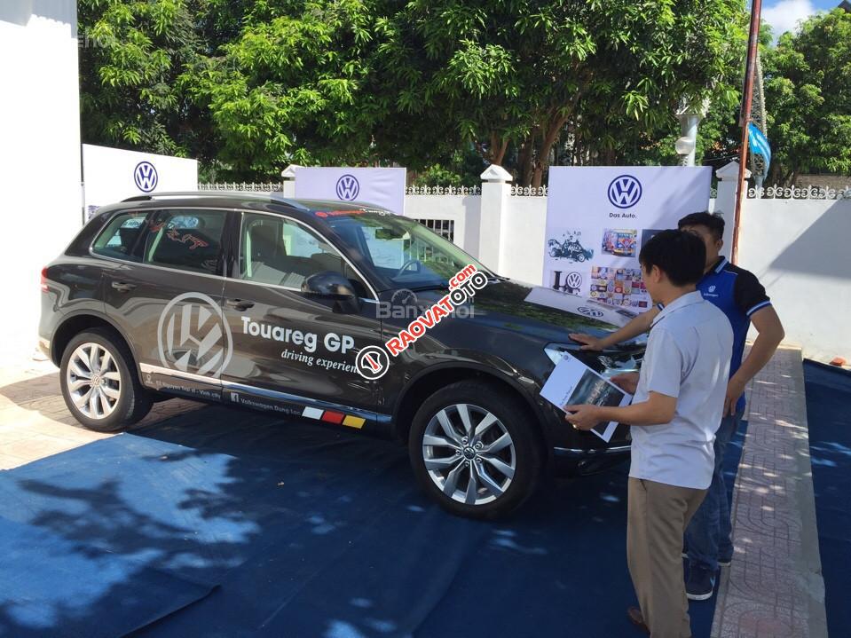 Dòng SUV nhập Đức Volkswagen Touareg 3.6l, màu vàng cát. Cam kết giá tốt- Thu Hương: 0902.608.293-13