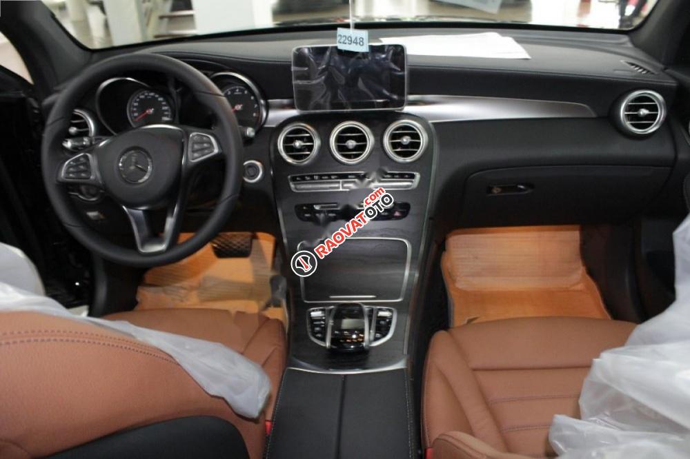 Bán xe Mercedes GLC 300 4Matic năm 2018, màu đen-6