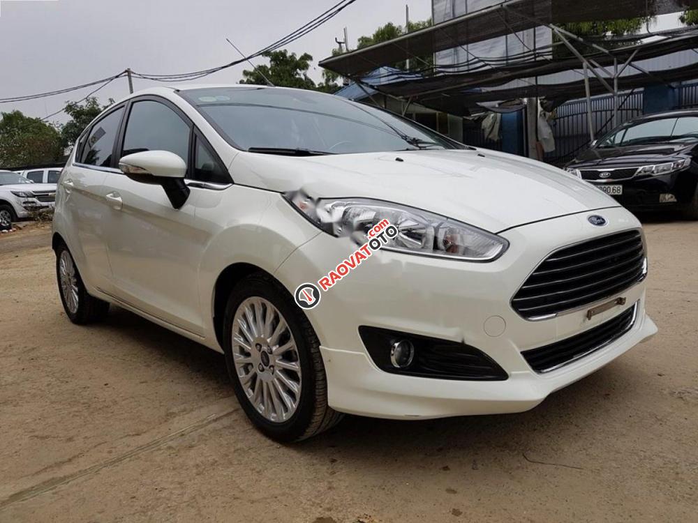 Bán xe Ford Fiesta 1.0 sản xuất năm 2015, màu trắng chính chủ, giá 495tr-1