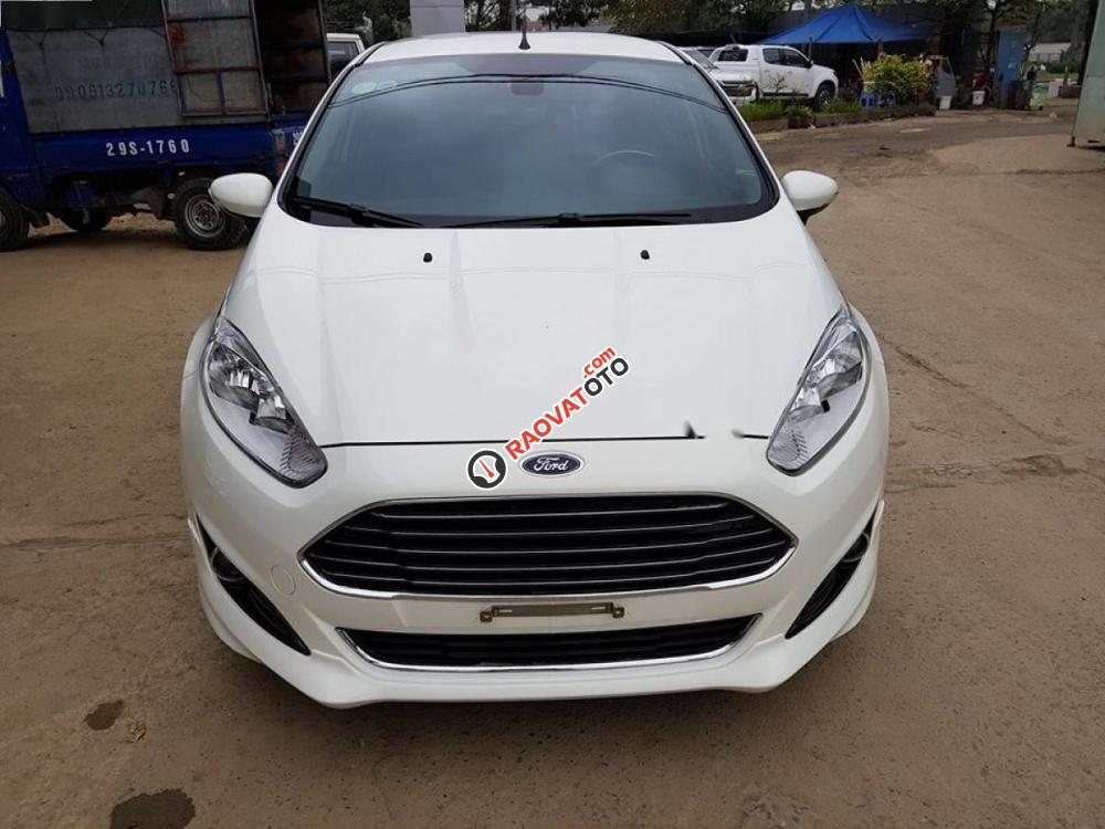 Bán xe Ford Fiesta 1.0 sản xuất năm 2015, màu trắng chính chủ, giá 495tr-0