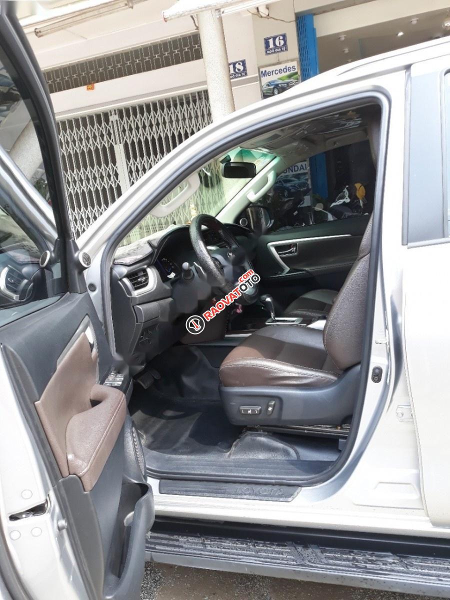 Bán Toyota Fortuner V 4x2 AT năm sản xuất 2016, màu bạc, nhập khẩu-5