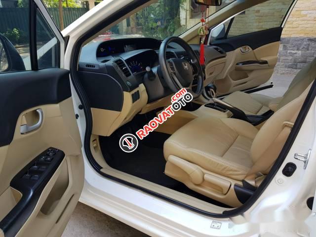 Cần bán Honda Civic 1.8AT đời 2015, màu trắng chính chủ, 630tr-1