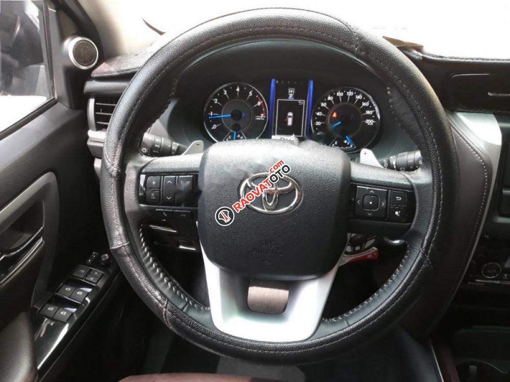 Bán Toyota Fortuner V 4x2 AT năm sản xuất 2016, màu bạc, nhập khẩu-6