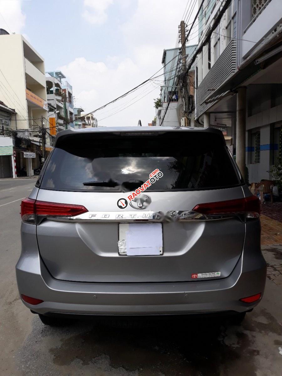 Bán Toyota Fortuner V 4x2 AT năm sản xuất 2016, màu bạc, nhập khẩu-4