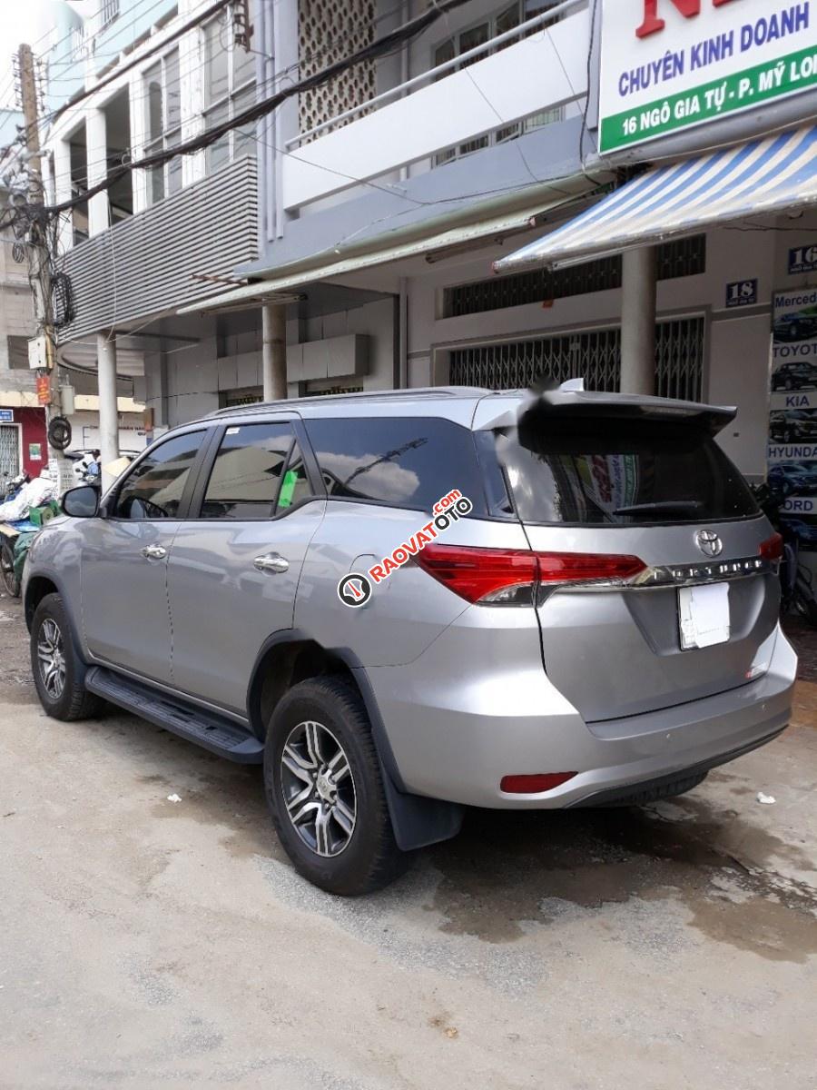 Bán Toyota Fortuner V 4x2 AT năm sản xuất 2016, màu bạc, nhập khẩu-3