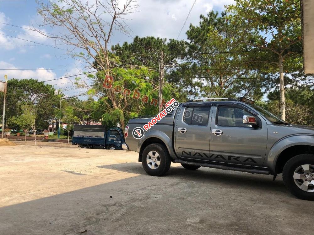 Cần bán Nissan Navara đời 2010, màu xám, nhập khẩu xe gia đình-3