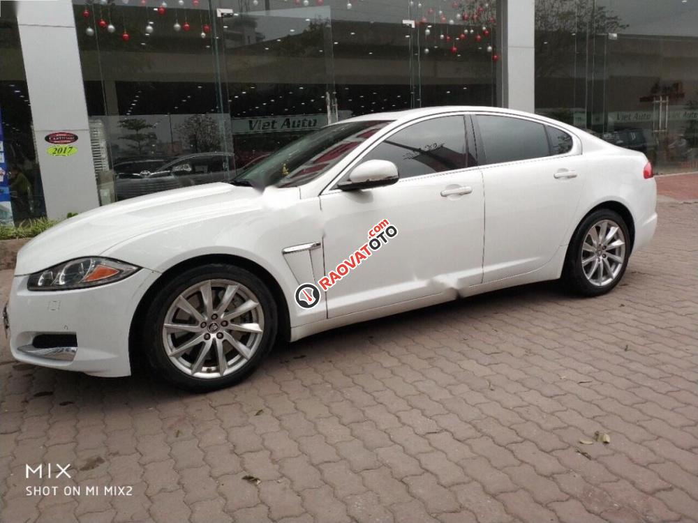 Cần bán lại xe Jaguar XF 2.0 năm sản xuất 2013, màu trắng, nhập khẩu-0