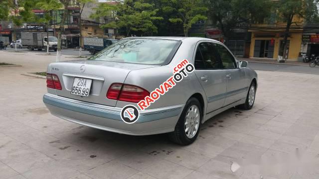 Bán xe Mercedes E240 năm sản xuất 2001, màu bạc, nhập khẩu -4