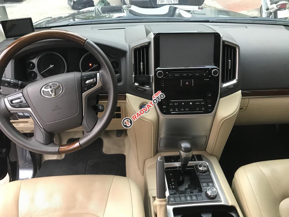 Bán Toyota Land Cruise 4.6 V8 màu đen, nội thất kem, Model và đăng ký 2016, xe đẹp, biển đẹp-10