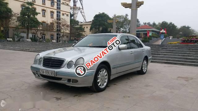 Bán xe Mercedes E240 năm sản xuất 2001, màu bạc, nhập khẩu -0