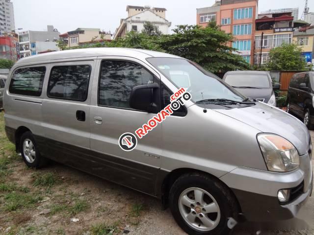 Bán Hyundai Starex GRX đời 2004, màu bạc số sàn-1