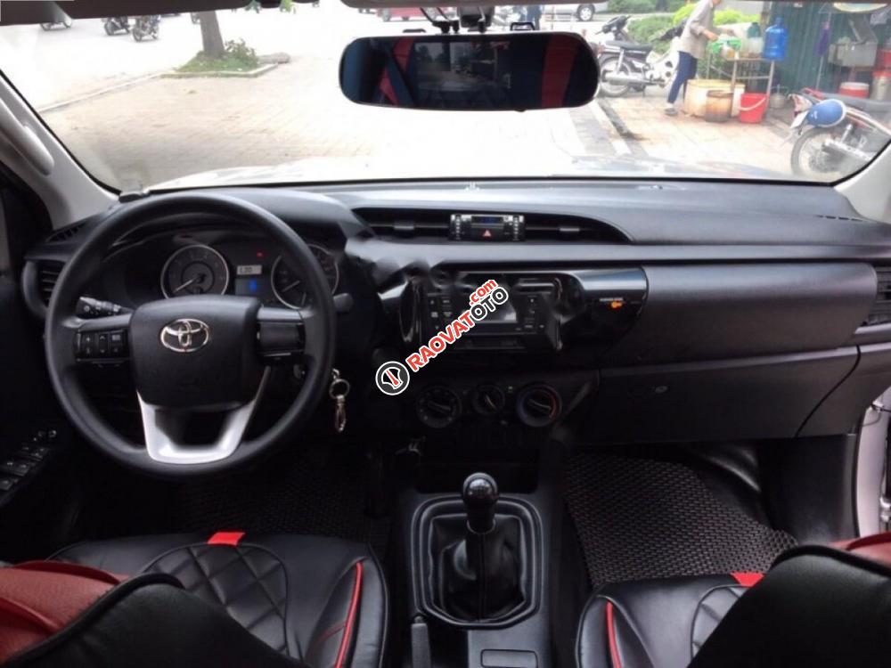 Bán Toyota Hilux 2.5E sản xuất 2015, màu bạc, nhập khẩu, giá tốt-7