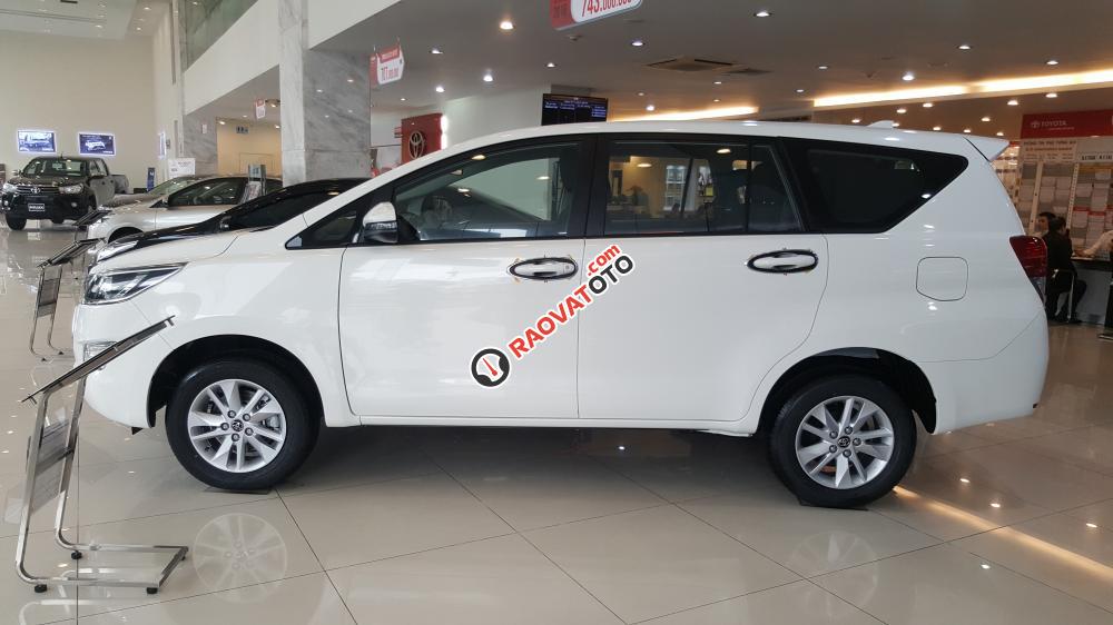 Bán Toyota Innova E giao ngay, hỗ trợ mua xe trả góp 85%, tặng tiền mặt, phụ kiện chính hãng, Hotline 0987404316-1