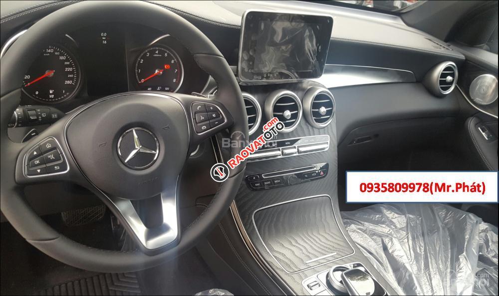 Bán Mercedes 300 4 Matic 2017, màu đỏ-4