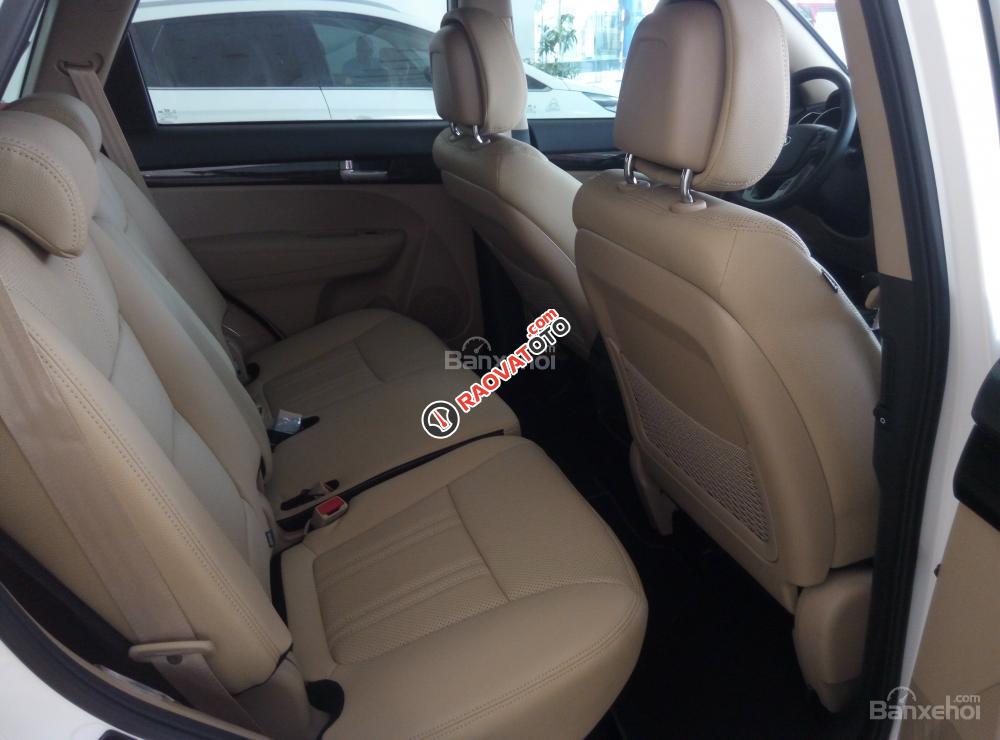 Bán ô tô Kia Sorento 2.4 AT, chiếc xe 7 chỗ đa dụng nhiều tiện nghi, phù hợp cho gia đình-1