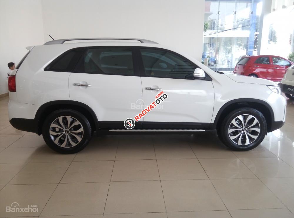 Bán ô tô Kia Sorento 2.4 AT, chiếc xe 7 chỗ đa dụng nhiều tiện nghi, phù hợp cho gia đình-5