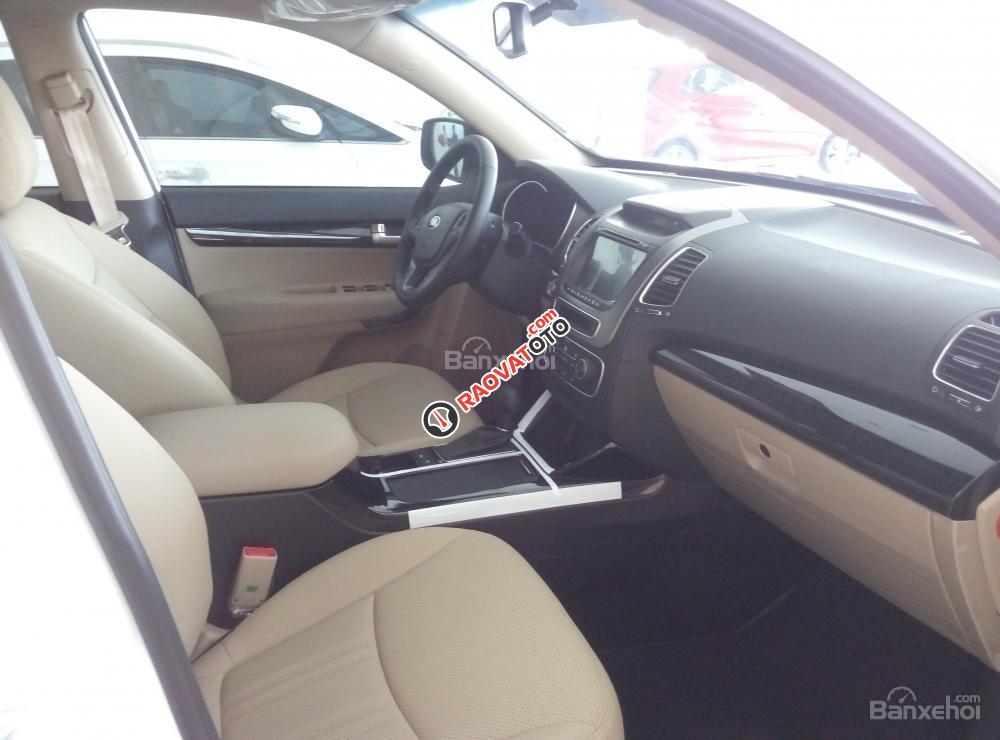 Bán ô tô Kia Sorento 2.4 AT, chiếc xe 7 chỗ đa dụng nhiều tiện nghi, phù hợp cho gia đình-2