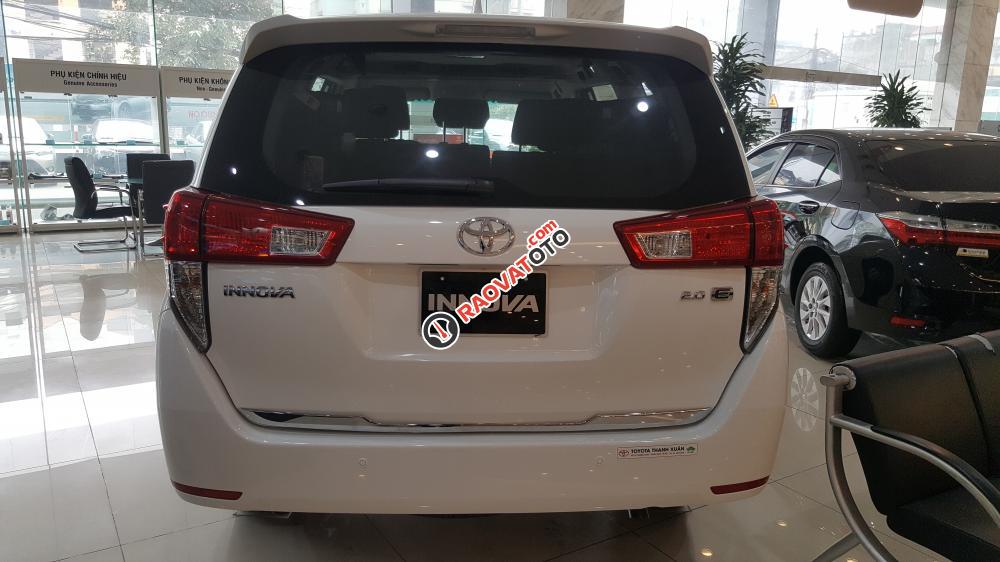 Bán Toyota Innova E giao ngay, hỗ trợ mua xe trả góp 85%, tặng tiền mặt, phụ kiện chính hãng, Hotline 0987404316-2