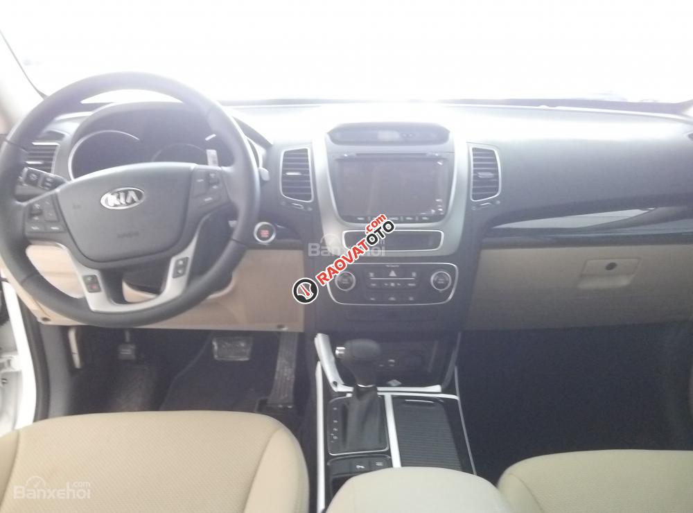 Bán ô tô Kia Sorento 2.4 AT, chiếc xe 7 chỗ đa dụng nhiều tiện nghi, phù hợp cho gia đình-3