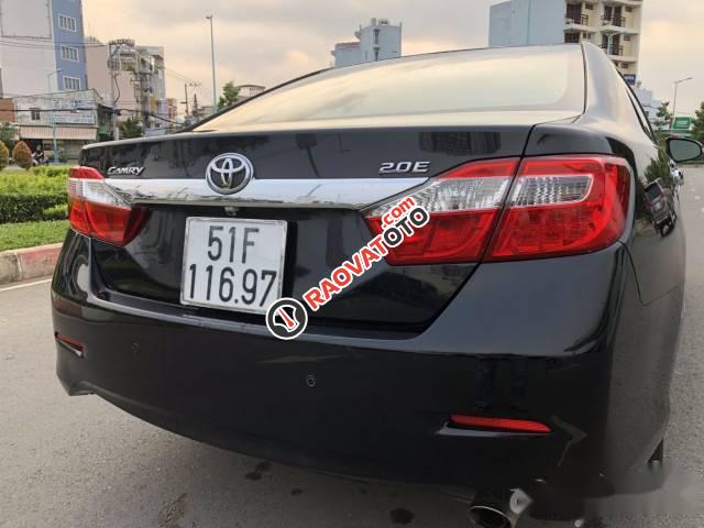 Cần bán lại xe Toyota Camry 2.0 sản xuất 2014, màu đen số tự động-2