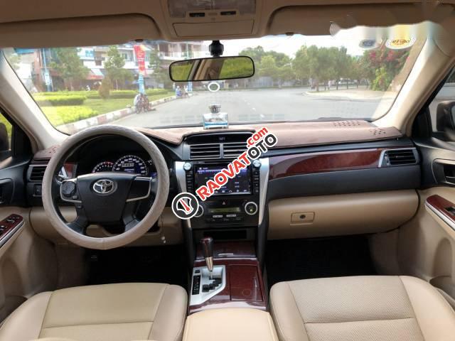 Cần bán lại xe Toyota Camry 2.0 sản xuất 2014, màu đen số tự động-3