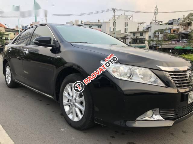 Cần bán lại xe Toyota Camry 2.0 sản xuất 2014, màu đen số tự động-1
