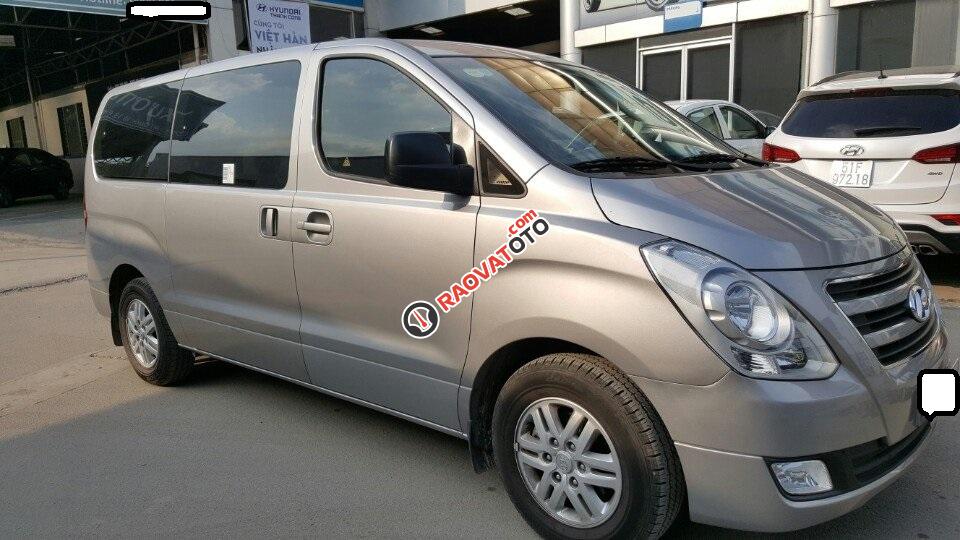 Bán xe Hyundai Starex 2.5MT đời 2017, màu xám (ghi), xe nhập, giá tốt-5