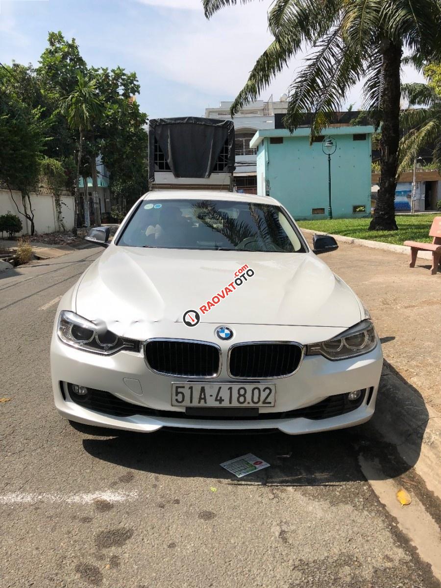 Cần bán BMW 3 Series 328i đời 2012, màu trắng, xe nhập-0
