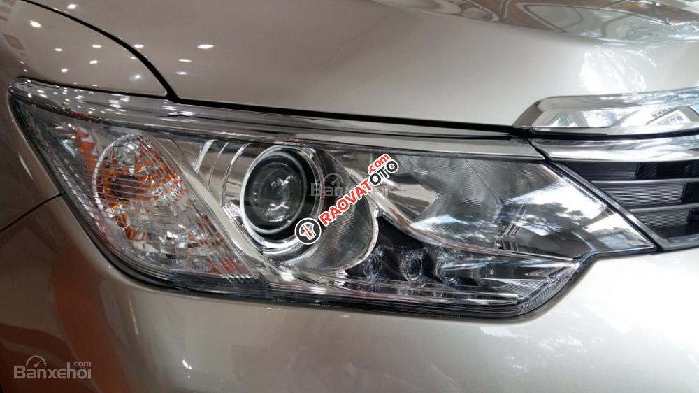 Bán Toyota Camry 2.0E giá ưu đãi, hỗ trợ vay 95% giá trị xe, giảm lên tới 32 triệu-11