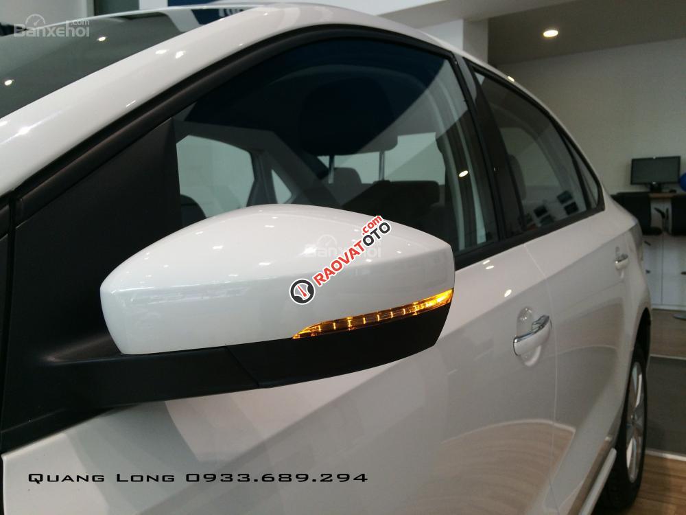 Polo Sedan màu trắng - Nhập khẩu chính hãng LH Quang Long 0933689294-4