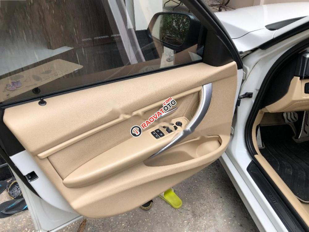 Cần bán BMW 3 Series 328i đời 2012, màu trắng, xe nhập-8