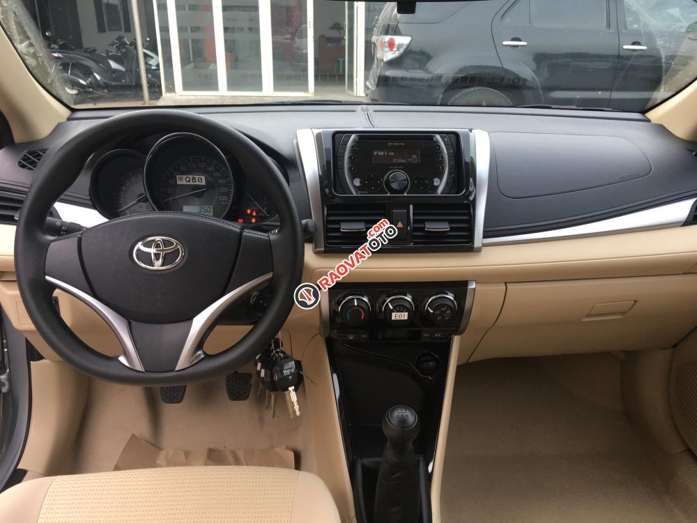 Bán xe Toyota Vios E đời 2017, màu bạc-3