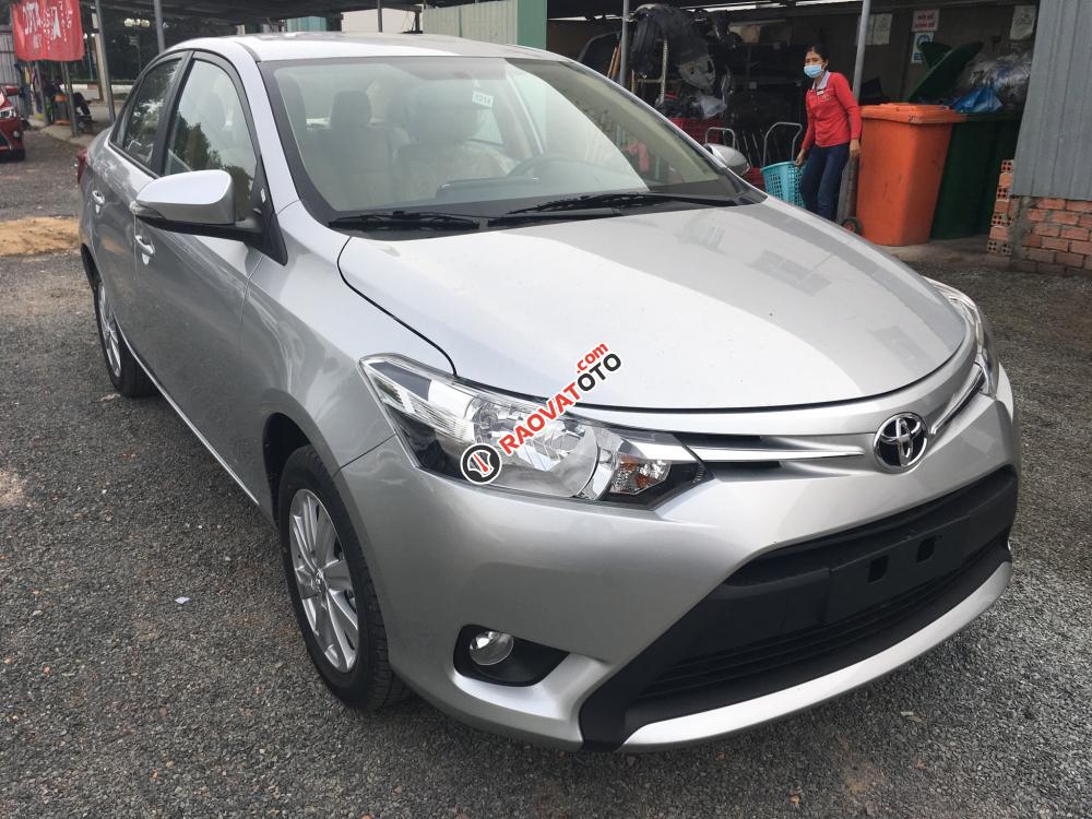 Bán xe Toyota Vios E đời 2017, màu bạc-10