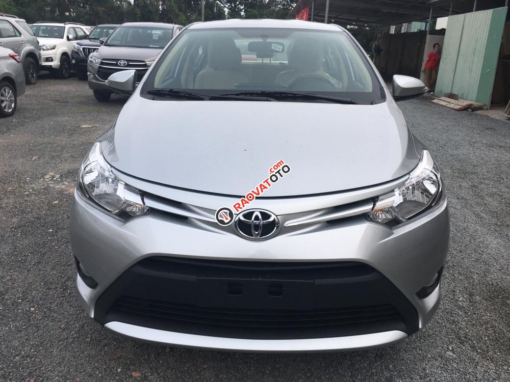 Bán xe Toyota Vios E đời 2017, màu bạc-9