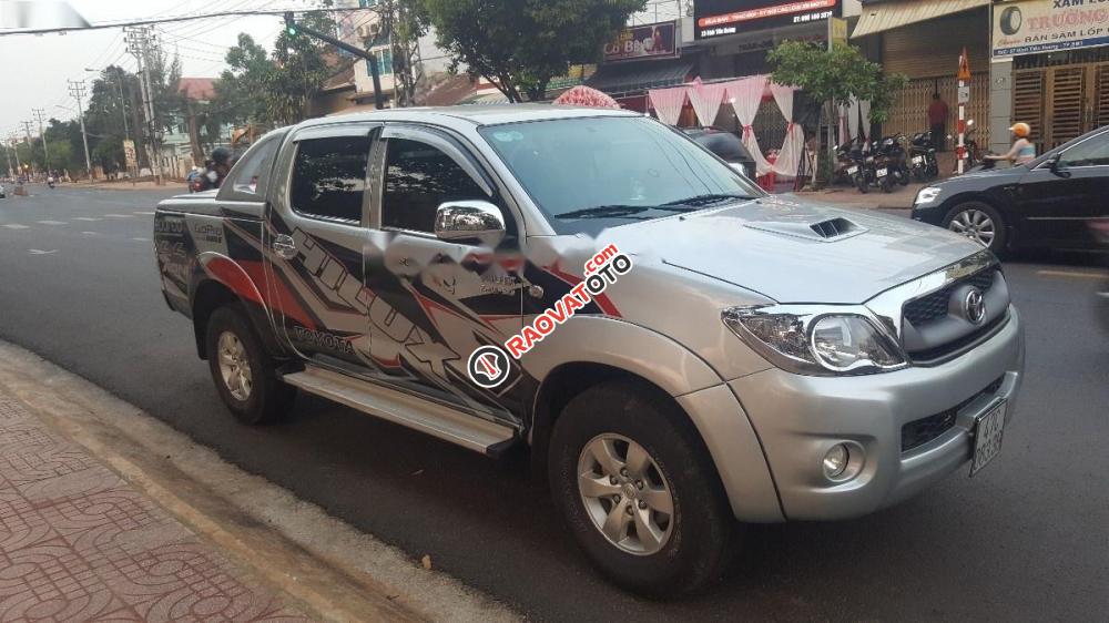 Cần bán lại xe Toyota Hilux 3.0G đời 2011, màu bạc, nhập khẩu-3