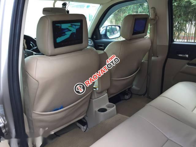 Cần bán xe Ford Everest 2.5AT sản xuất năm 2010, màu bạc-2