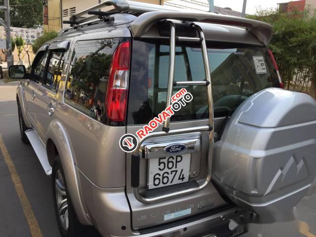 Cần bán xe Ford Everest 2.5AT sản xuất năm 2010, màu bạc-4