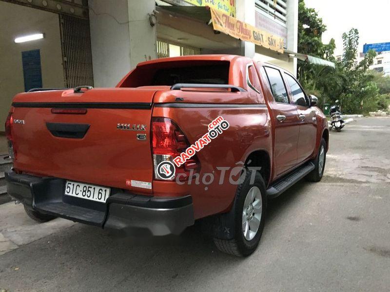 Bán xe Toyota Hilux 2.5E sản xuất năm 2016, màu cam, giá tốt-2