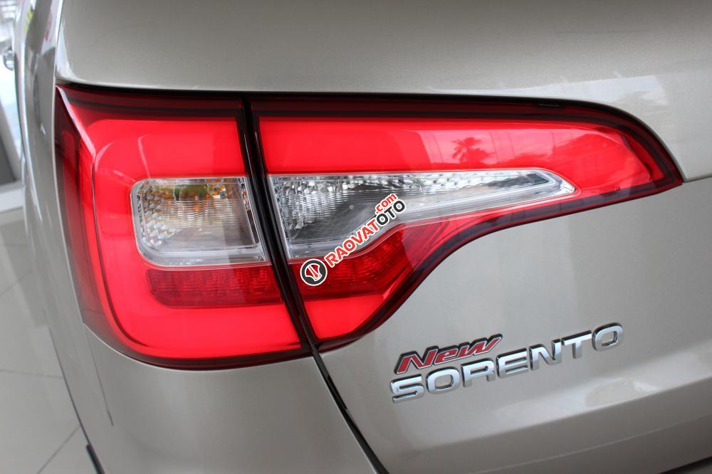 Cần bán Kia Sorento SX 2016, màu vàng, máy dầu - số sàn, giá tốt 844tr - LH: Nguyệt 0938805546-9