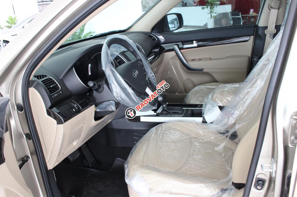 Cần bán Kia Sorento SX 2016, màu vàng, máy dầu - số sàn, giá tốt 844tr - LH: Nguyệt 0938805546-5