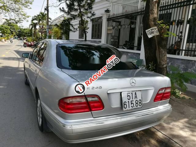 Cần bán gấp Mercedes E240 sản xuất 2001, màu bạc, nhập khẩu-1