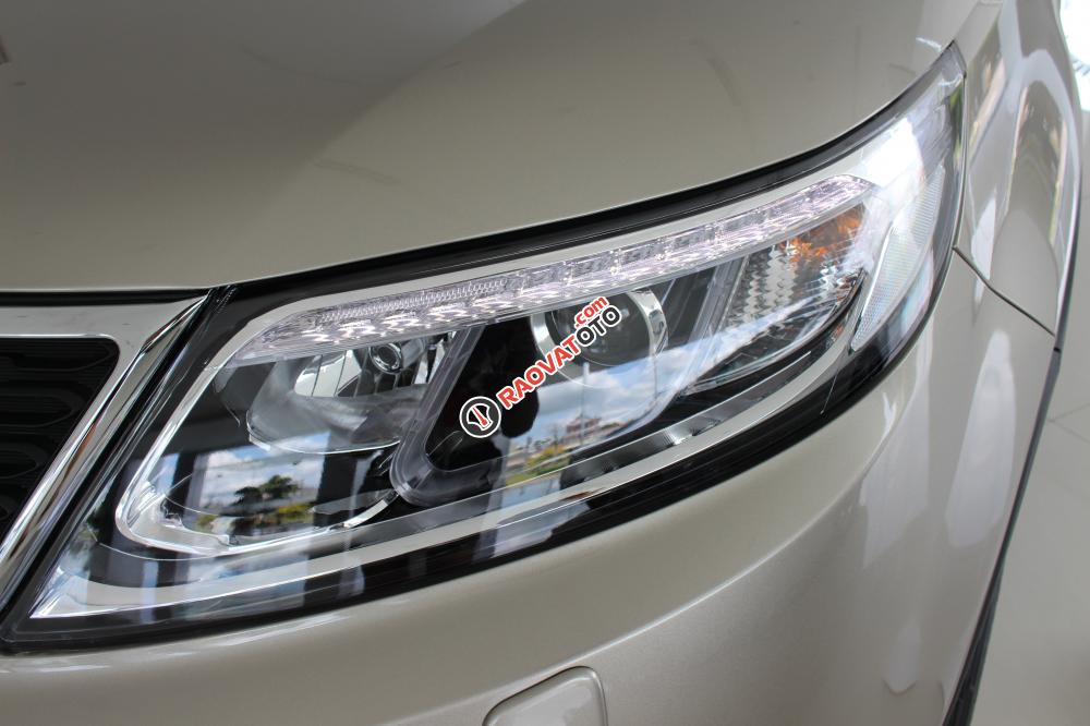 Cần bán Kia Sorento SX 2016, màu vàng, máy dầu - số sàn, giá tốt 844tr - LH: Nguyệt 0938805546-6