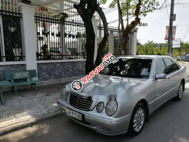 Cần bán gấp Mercedes E240 sản xuất 2001, màu bạc, nhập khẩu-0