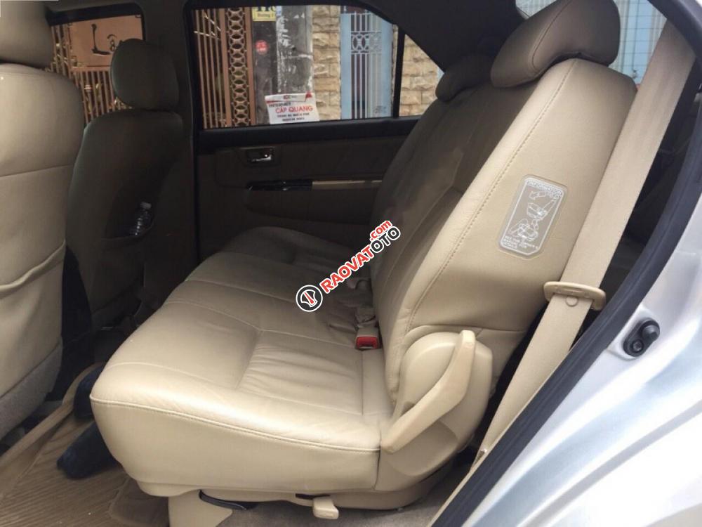 Bán Toyota Fortuner V 4x2 AT đời 2016, màu bạc -4