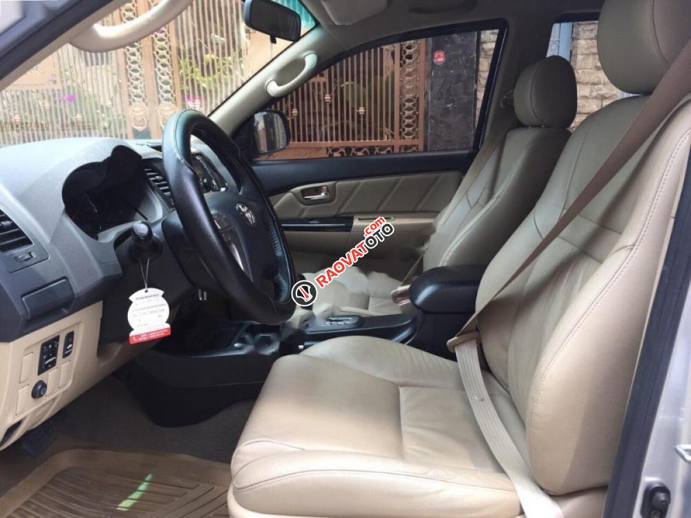 Bán Toyota Fortuner V 4x2 AT đời 2016, màu bạc -7