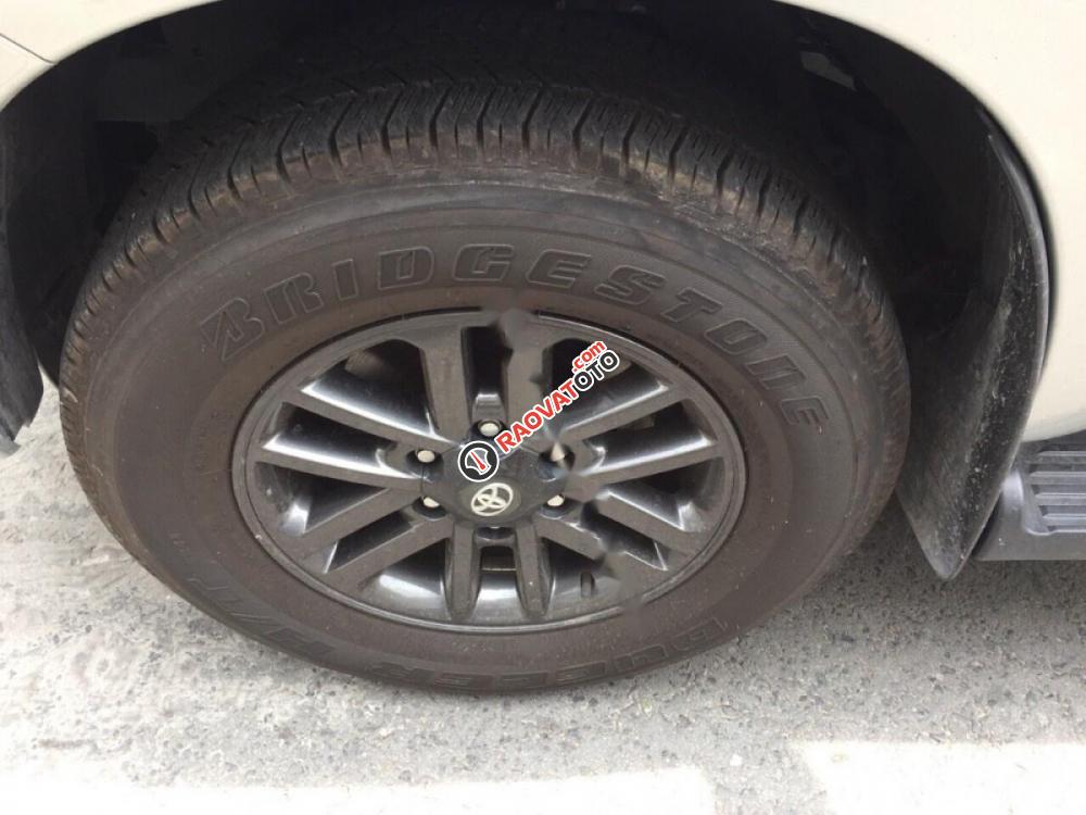 Bán Toyota Fortuner V 4x2 AT đời 2016, màu bạc -3